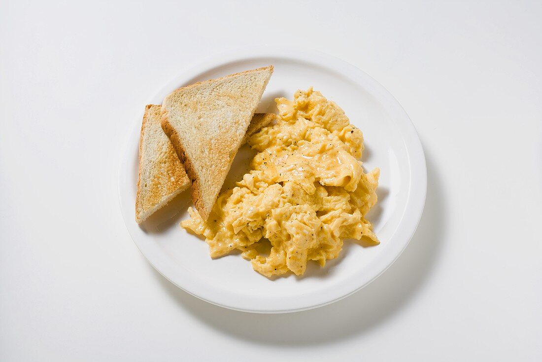 Scrambled egg with toast triangles