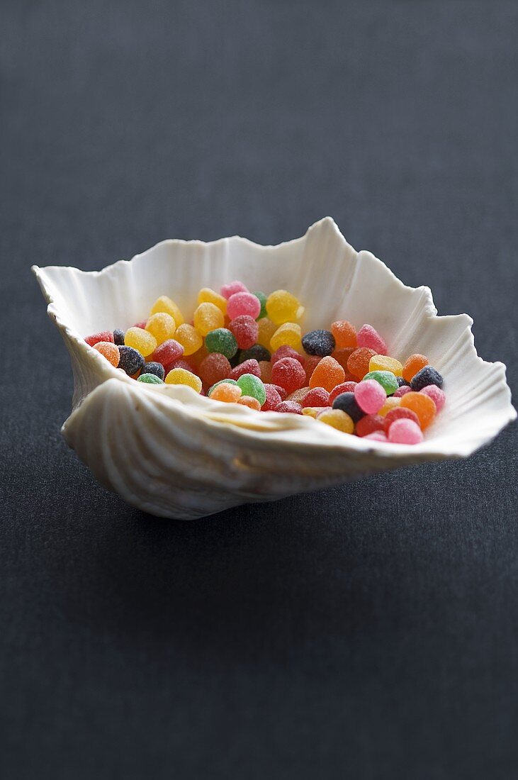 Jelly Beans in einer Muschelschale