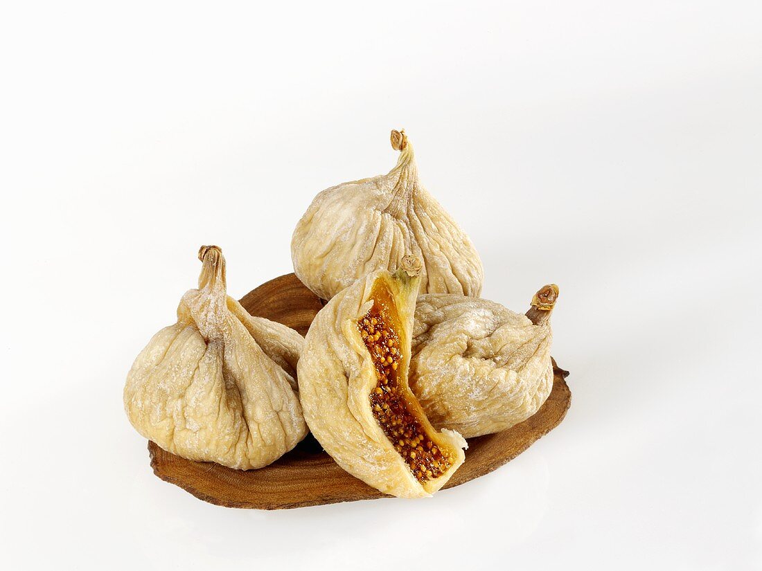 Several dried figs, one cut open