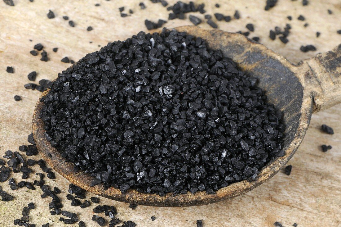 Schwarzes Hawaii Meersalz (Black lava) mit 1-2 % aktivierte Holzkohle