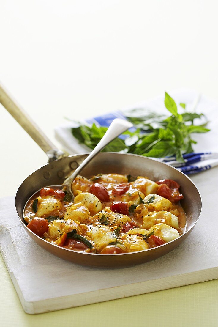Gnocchi in padella (Nocken mit Tomaten & Basilikum, Italien)