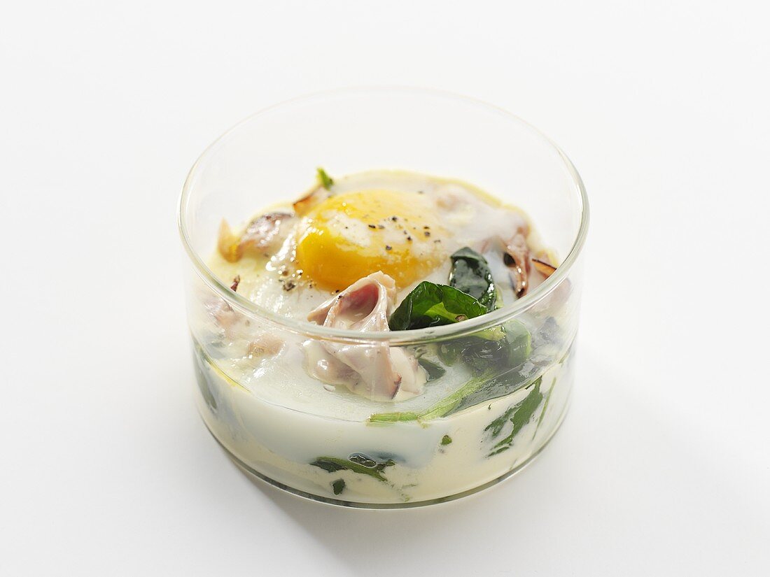 Poached egg with spinach and ham in glass