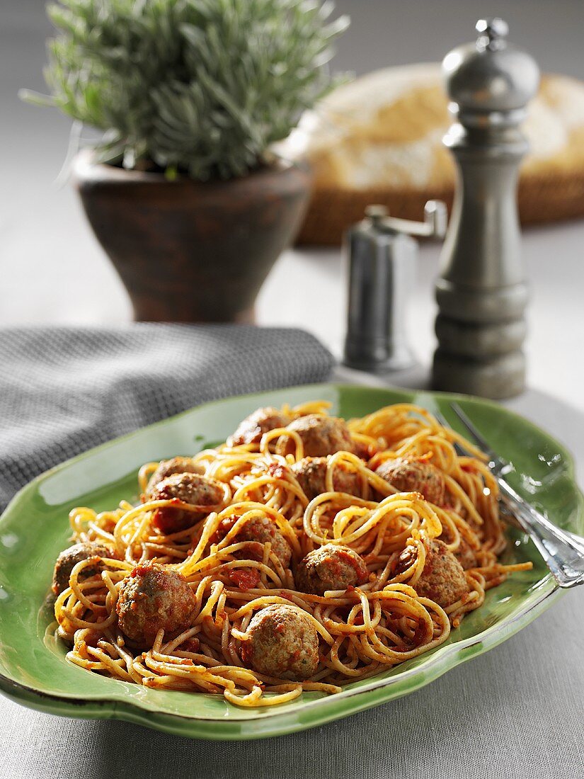 Spaghetti mit Hackbällchen