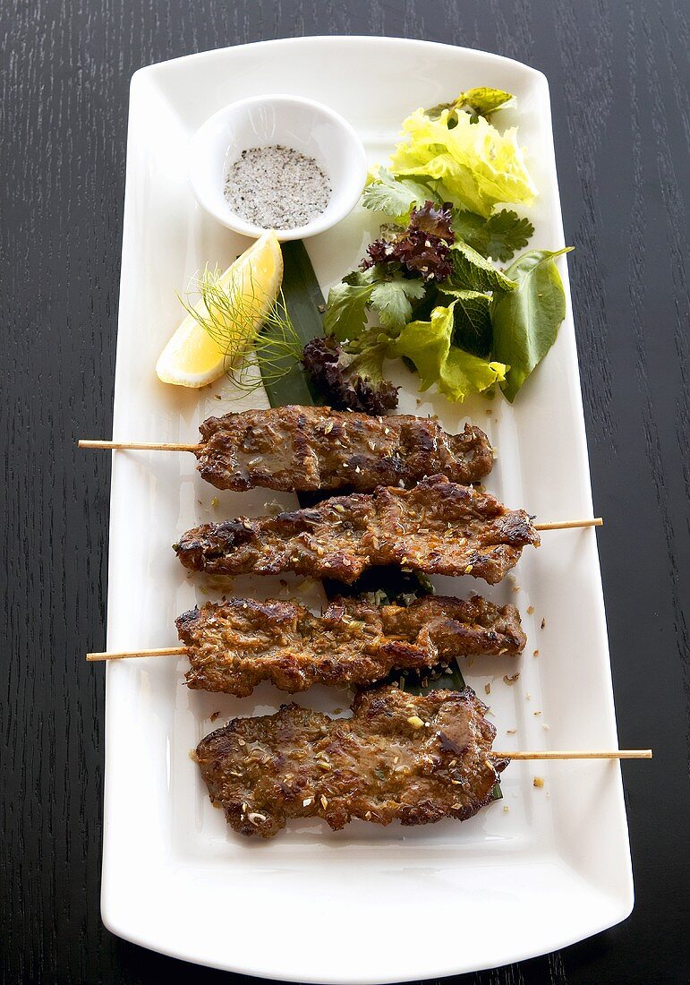 Beef skewers with lemon grass and salad