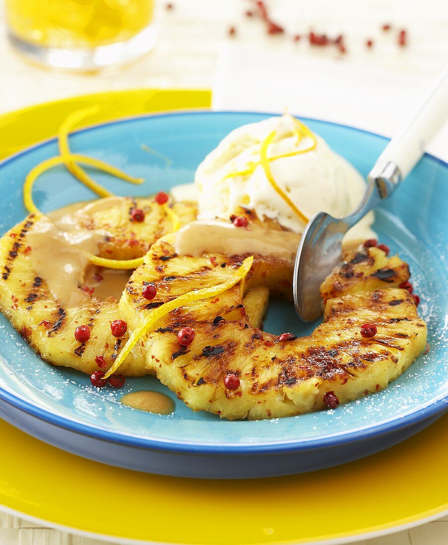 Grilled pineapple slices with pink pepper & vanilla ice cream