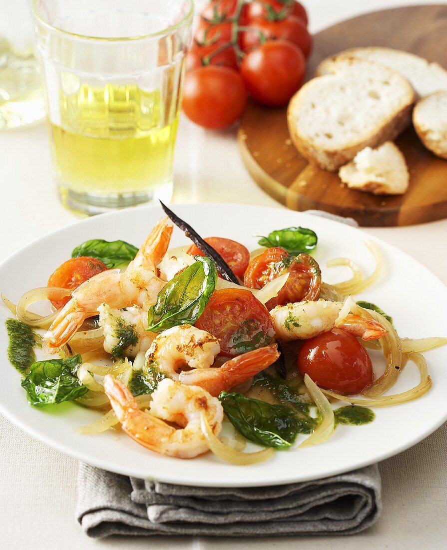 Grilled shrimps on vanilla salad