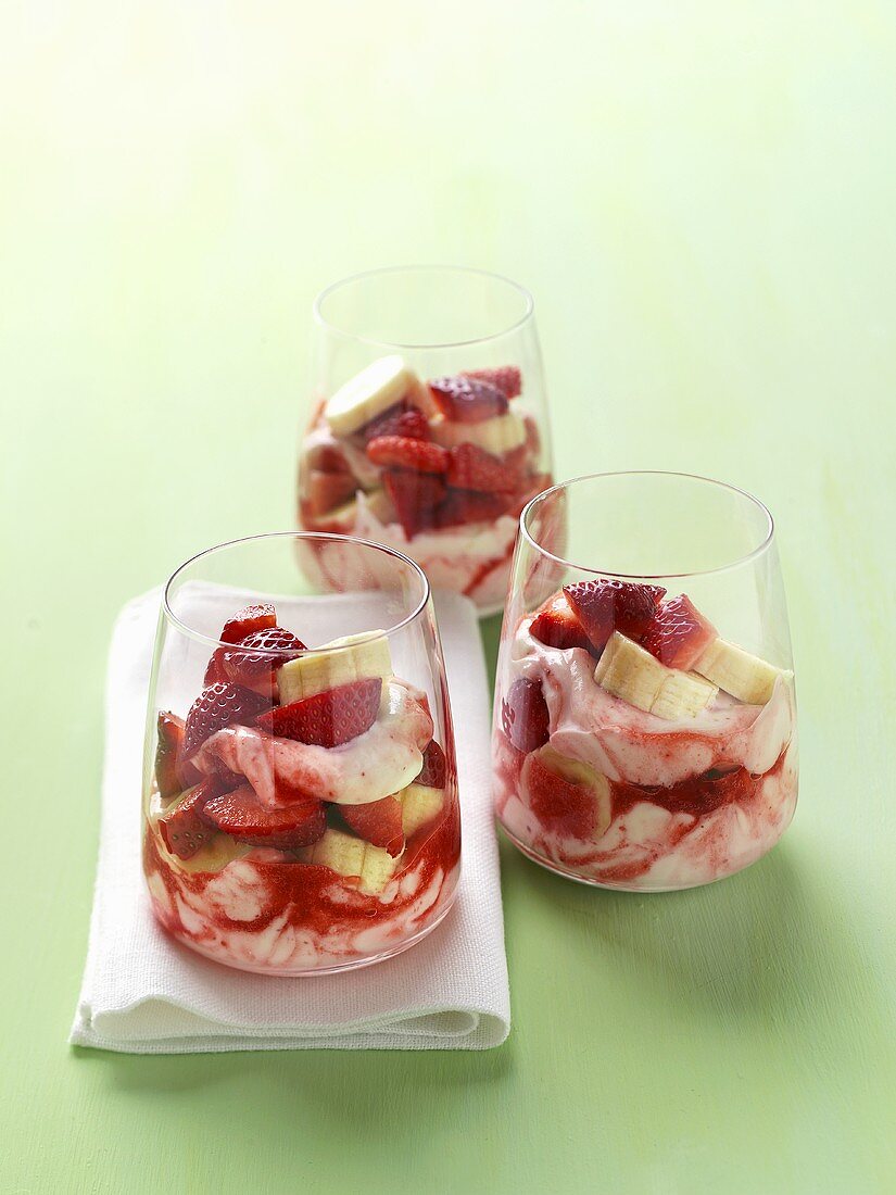Yoghurt ice cream with strawberries and banana
