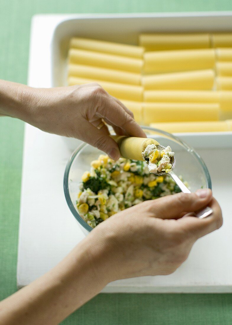 Filling cannelloni