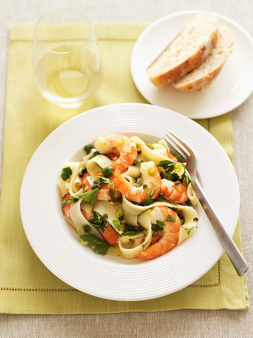 Lemon pasta with prawns and capers