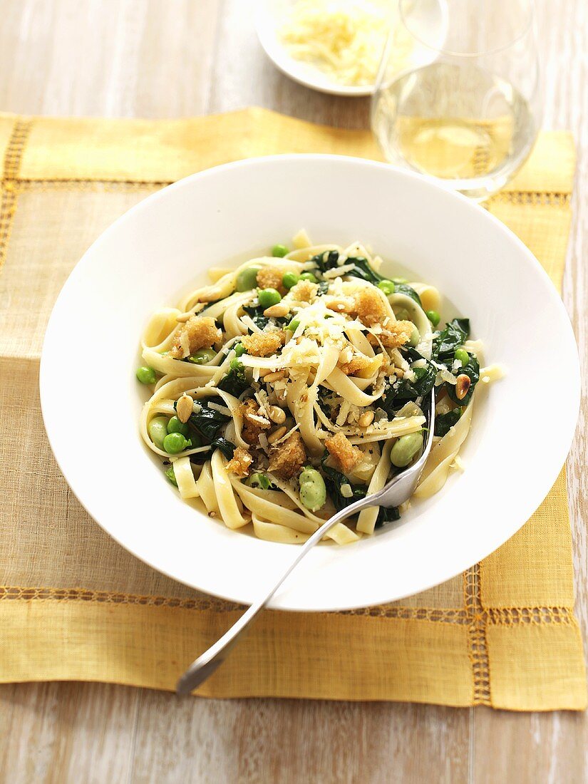 Pasta primavera with almonds and cheese