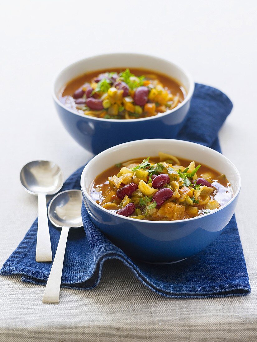 Minestrone in two soup bowls