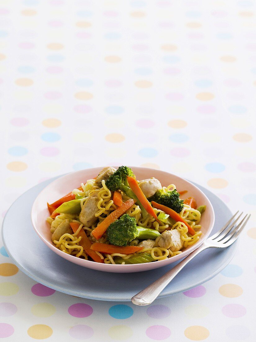 Pasta with chicken, vegetables and honey