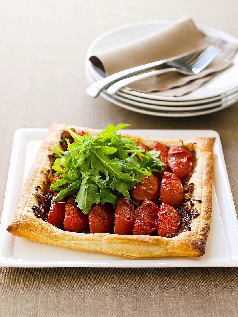 Tomato tart with caramelised onions and rocket