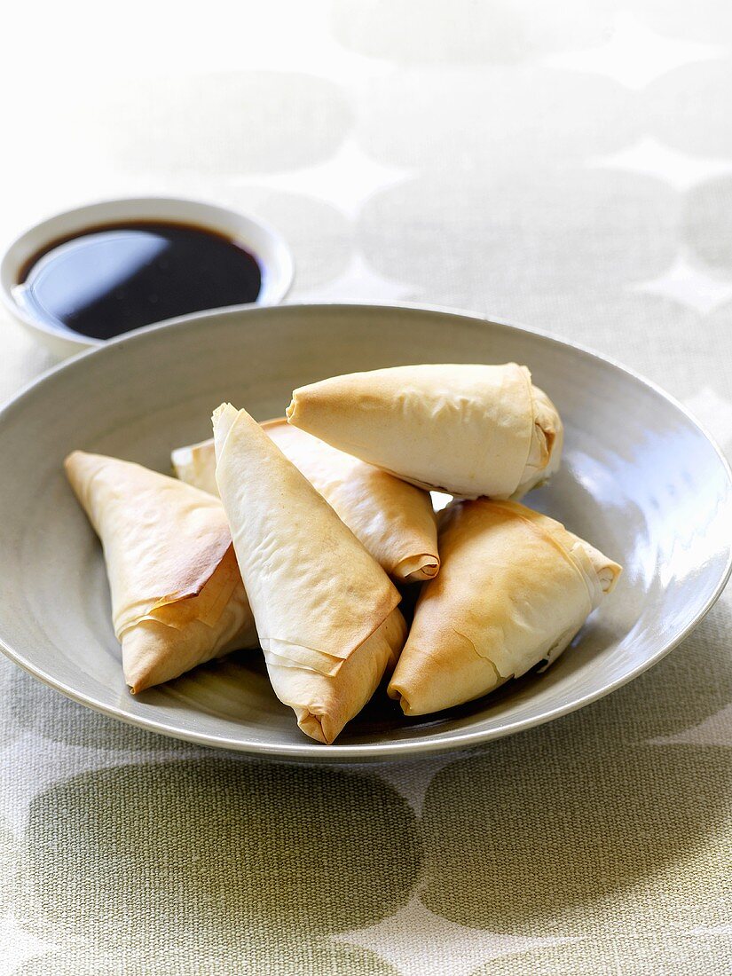 Samosas with chick-pea filling