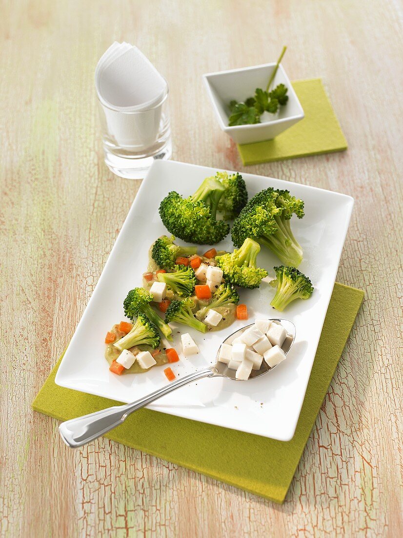 Broccoli with vegetable sauce and mozzarella