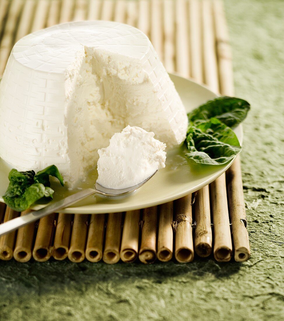 Ricotta with spinach leaves
