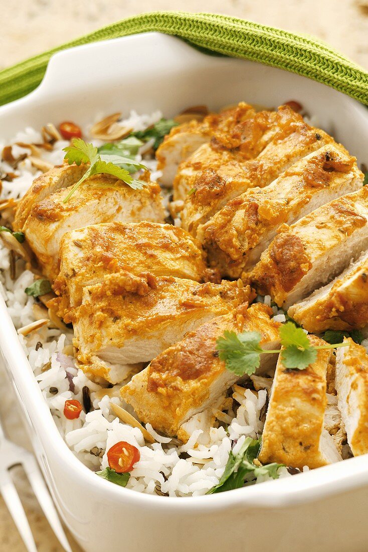 Hähnchenbrüste mit Joghurt-Currysauce auf Reis