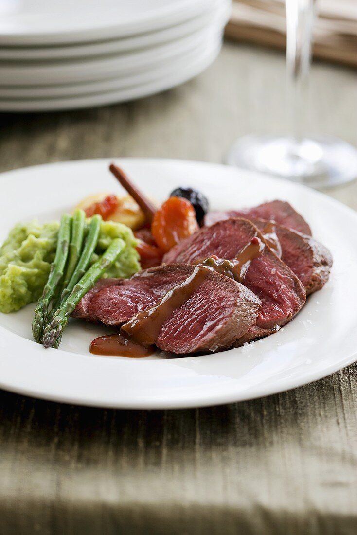 Beef fillet with chilli chocolate sauce and asparagus