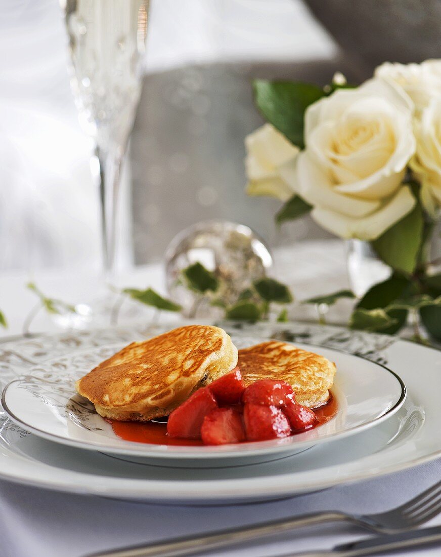 Omeletts mit warmen Erdbeeren (weihnachtlich)