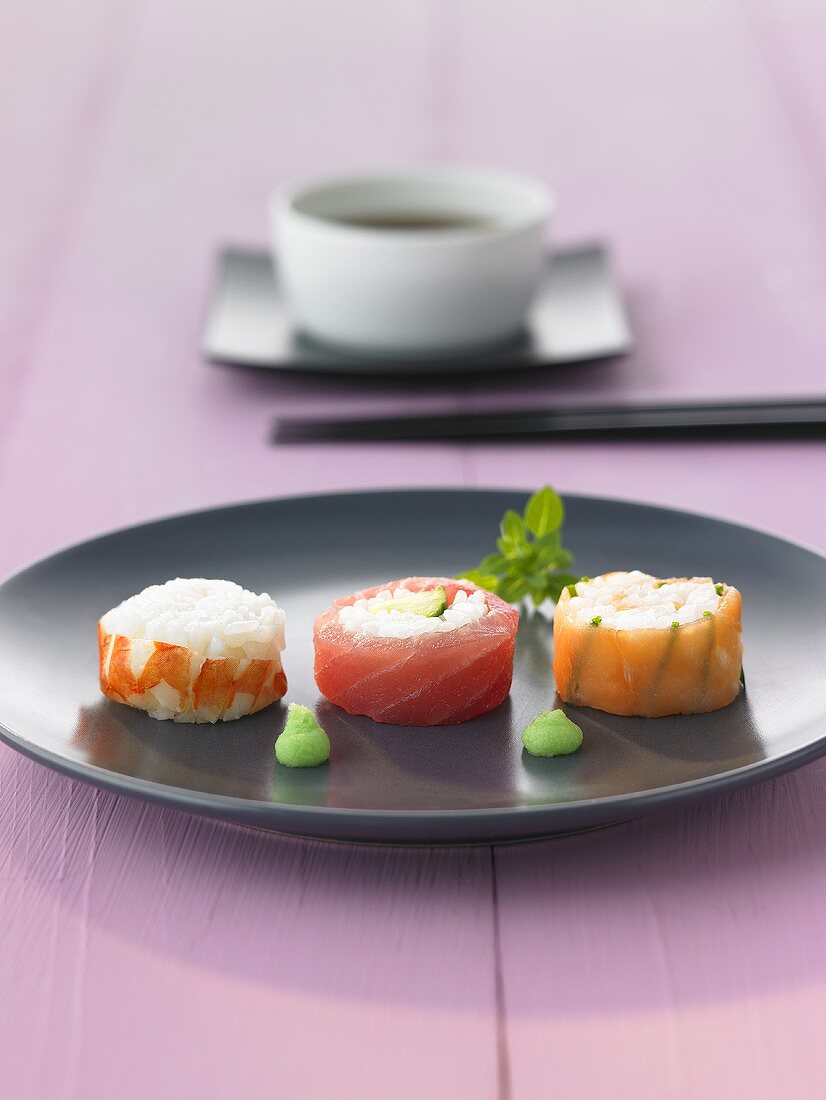Three tazuna sushi