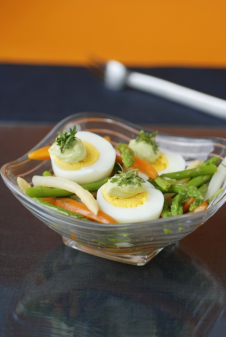Asparagus and carrot salad with hard-boiled eggs