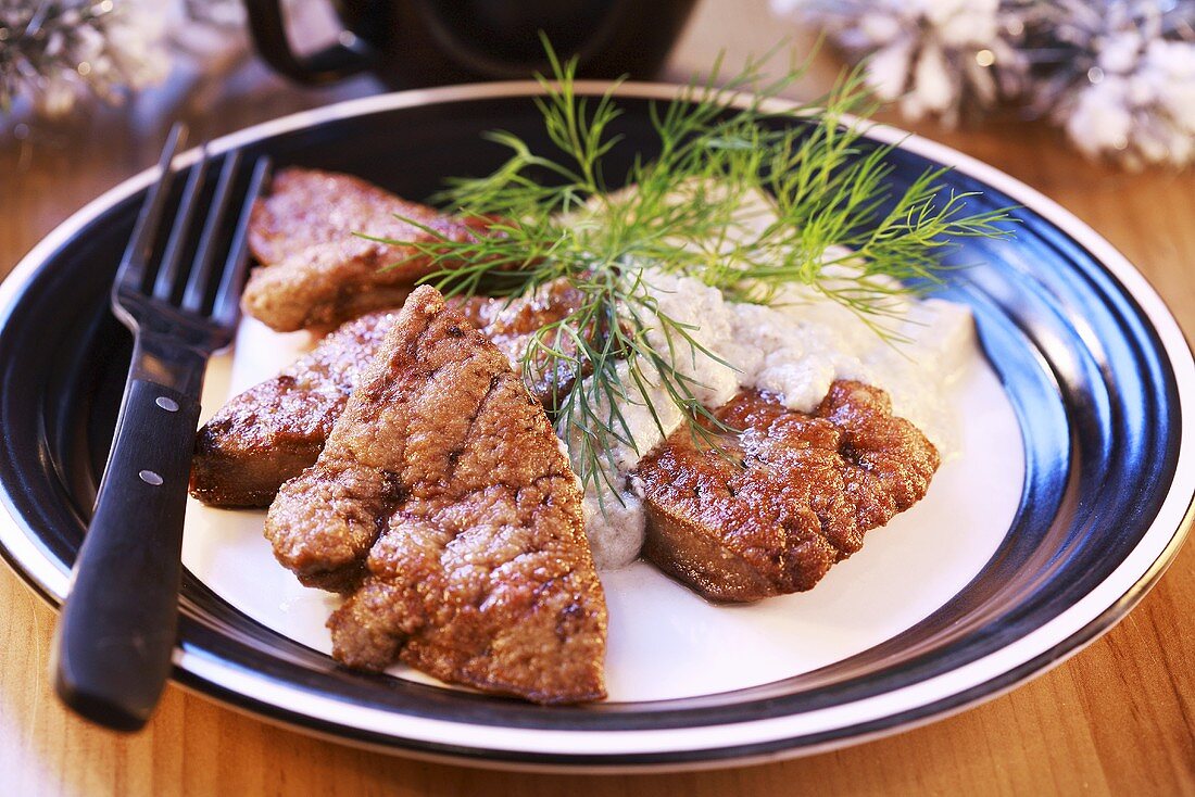 Gebratene Leber mit Pilz-Sahne-Sauce (weihnachtlich)