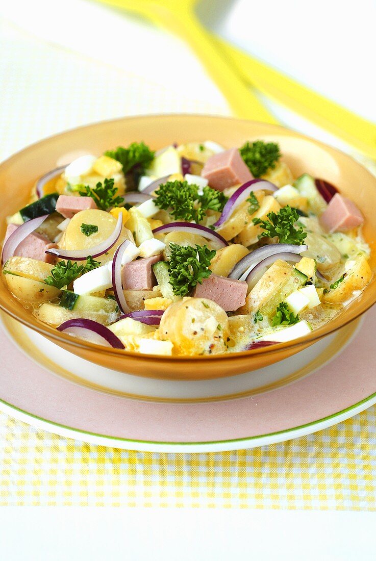 Potato salad with onions, ham and parsley
