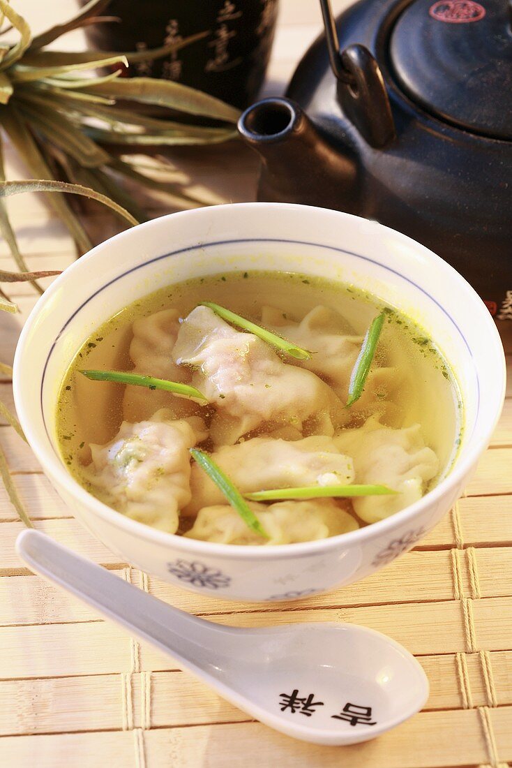 Wontons in clear broth (China)