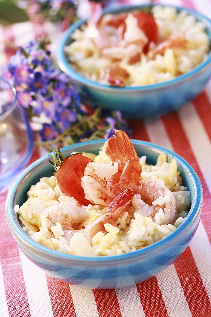 Rice salad with prawns