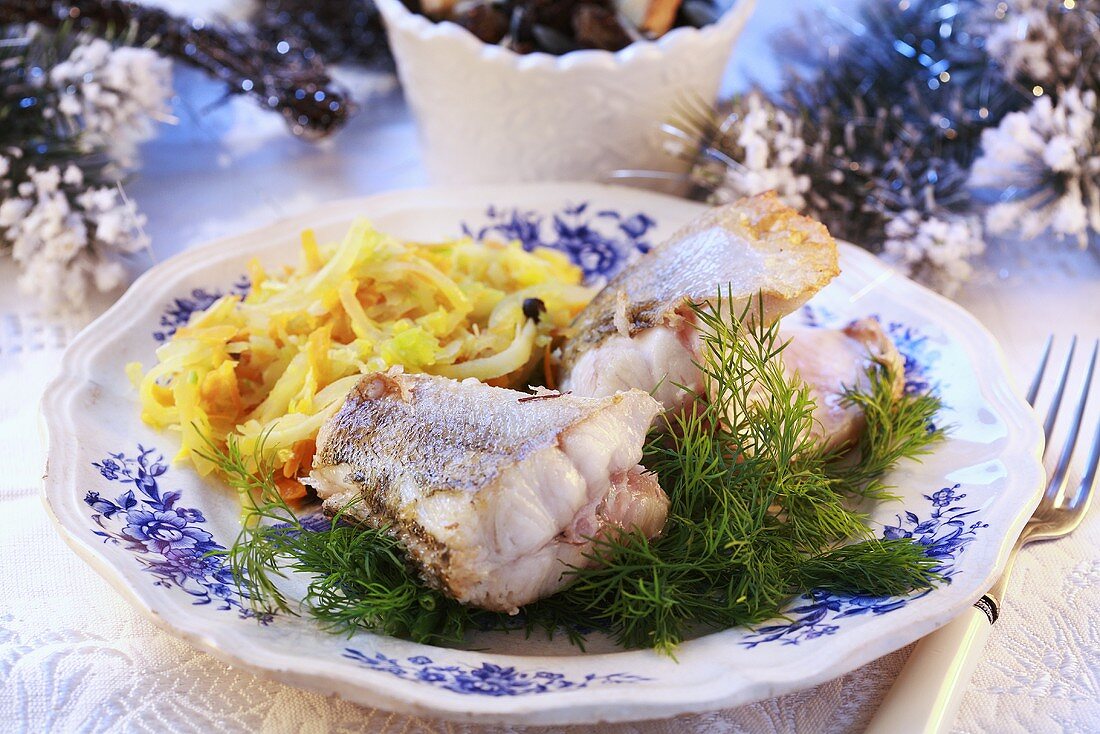 Sea bass with dill and julienne vegetables (Christmas)