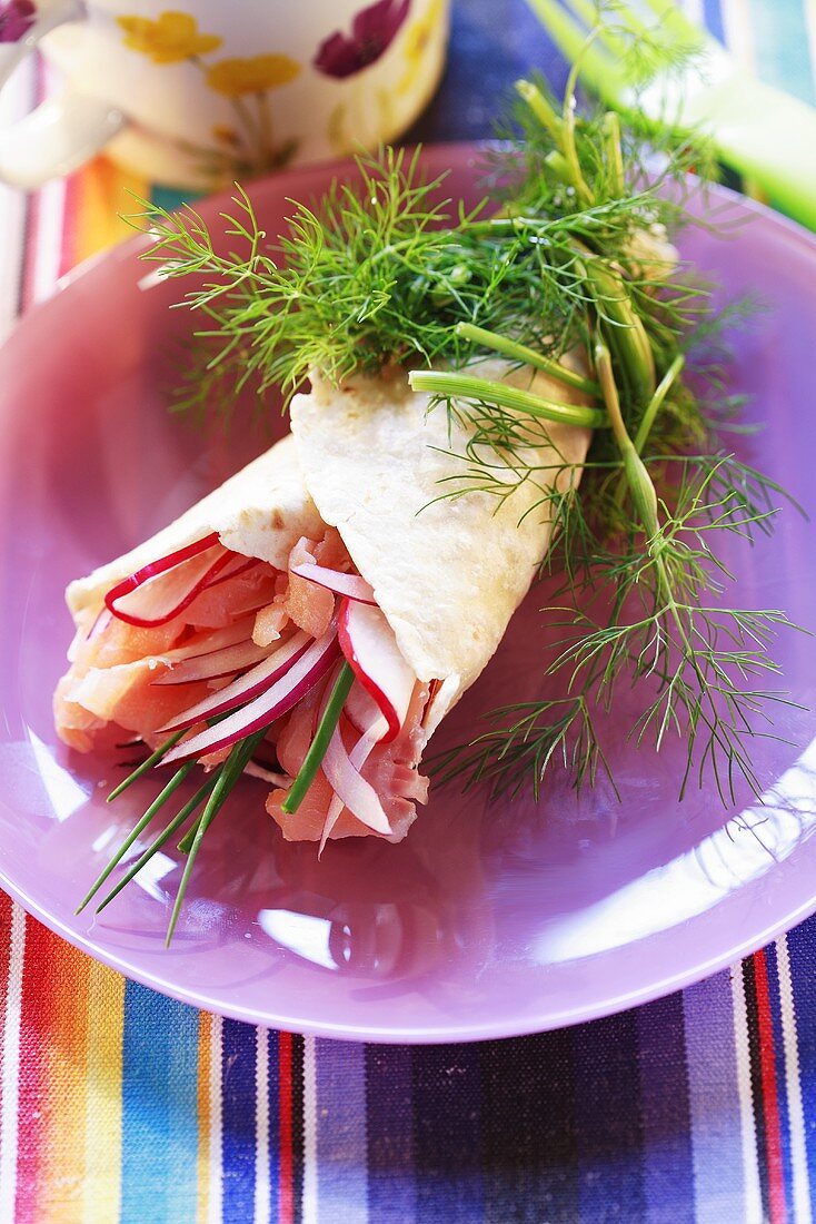 Wrap mit Lachs und Radieschen