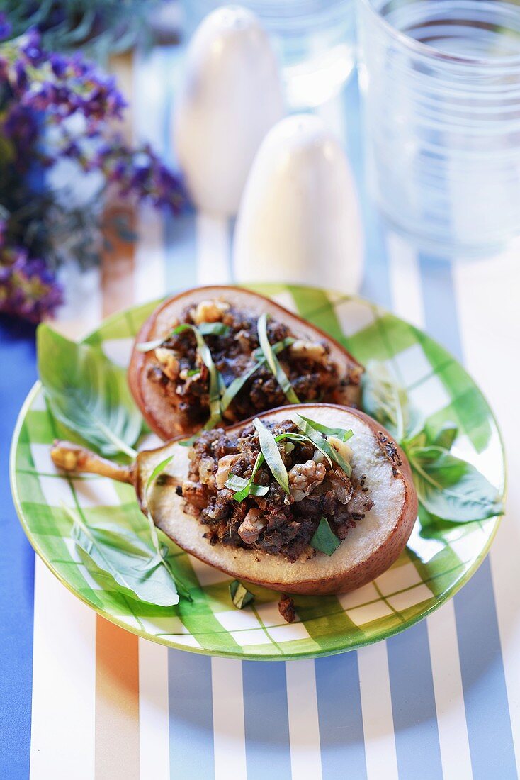 Spicy stuffed pears