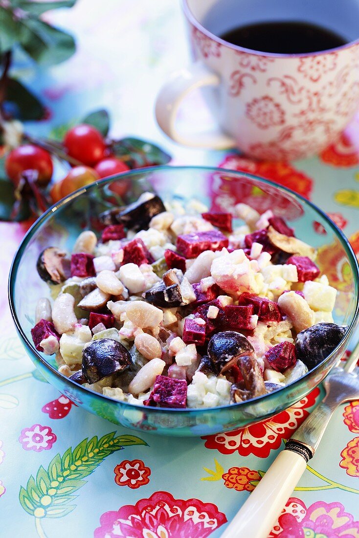 Gemüsesalat mit Roter Bete und Pilzen (Russland)