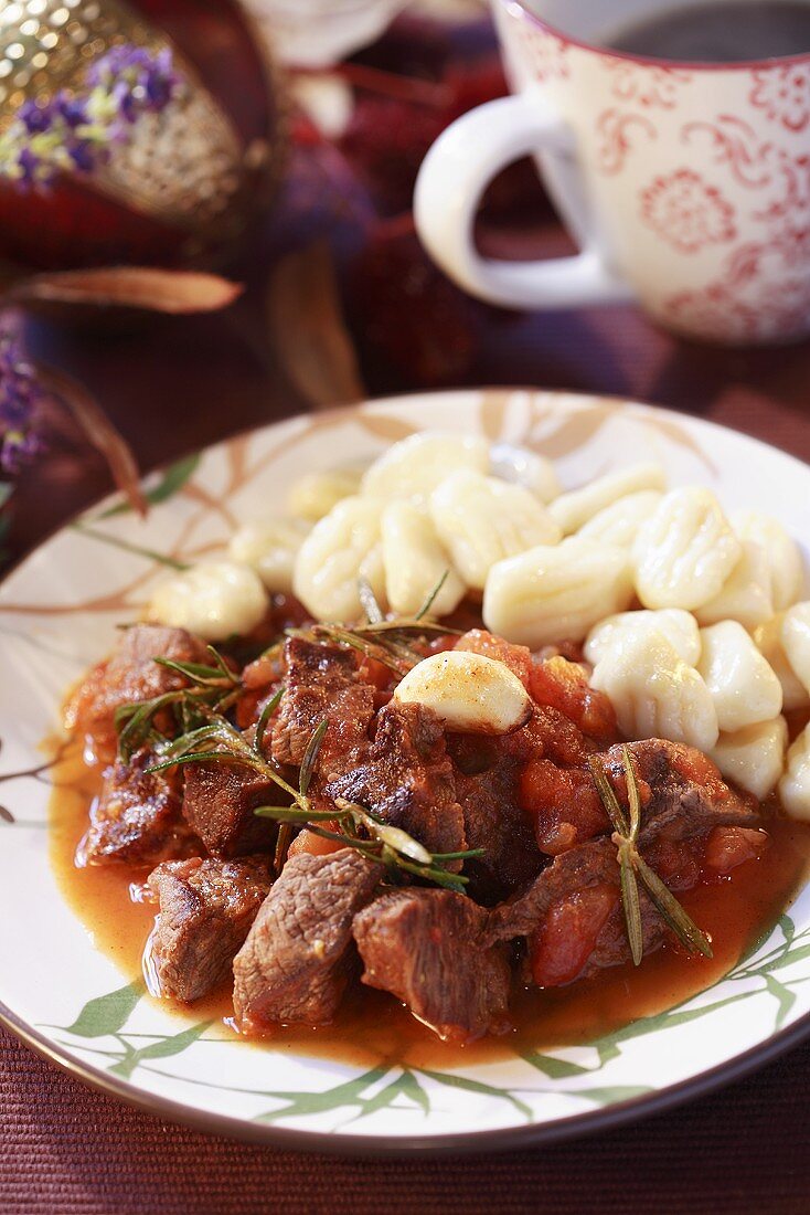 Rindergulasch mit Gnocchi