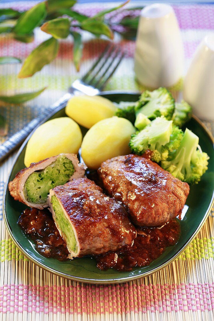 Gefüllte Schweineschnitzel mit Brokkoli