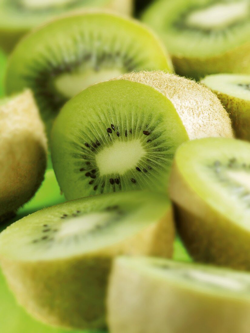 Several kiwi fruit halves (close-up)