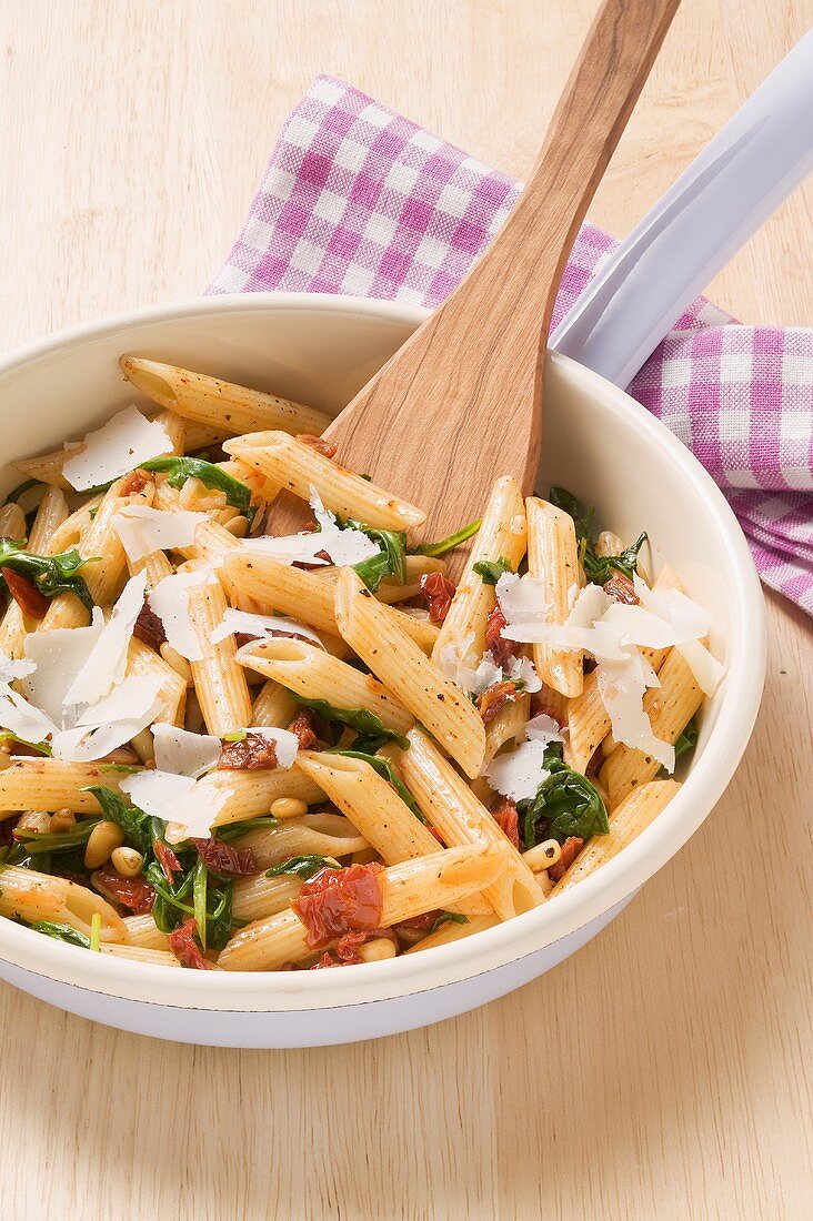Penne al pomodoro secco (pasta with dried tomatoes and pine nuts)