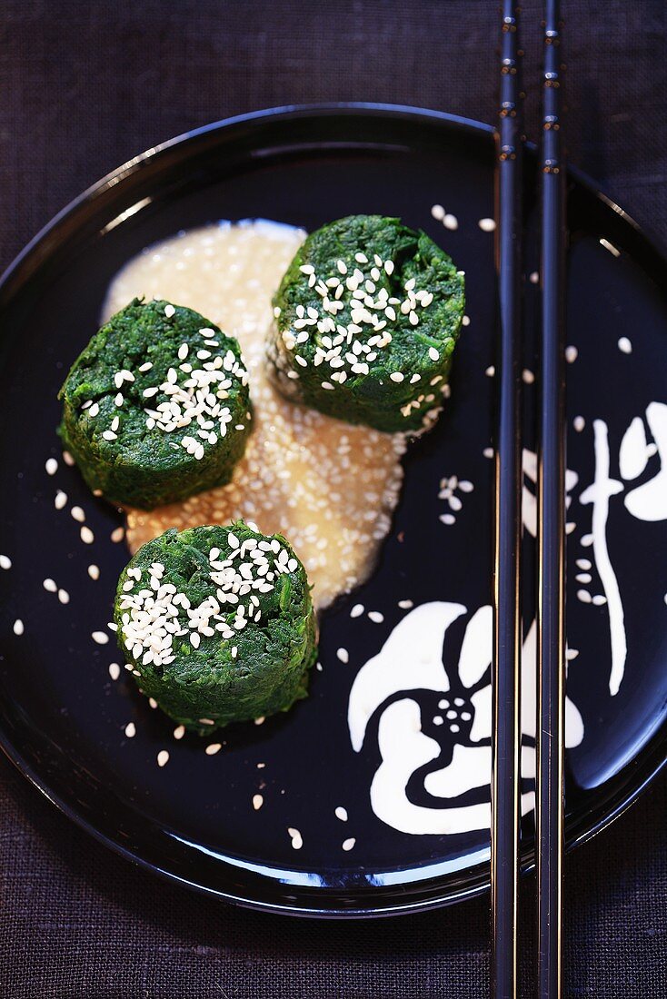 Spinach rolls with sesame sauce