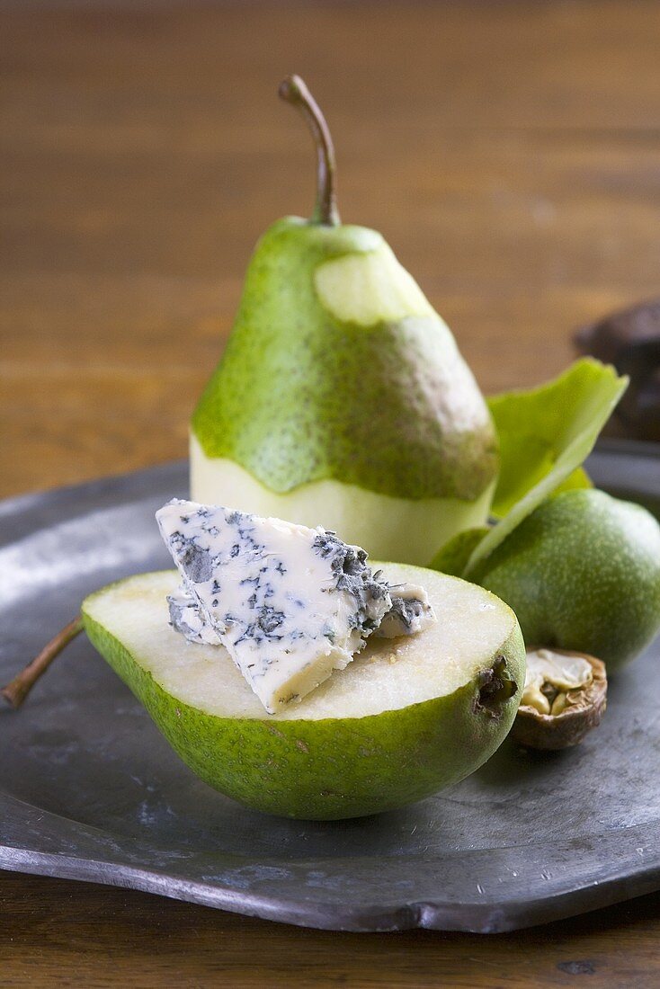 Pear with blue cheese and walnut