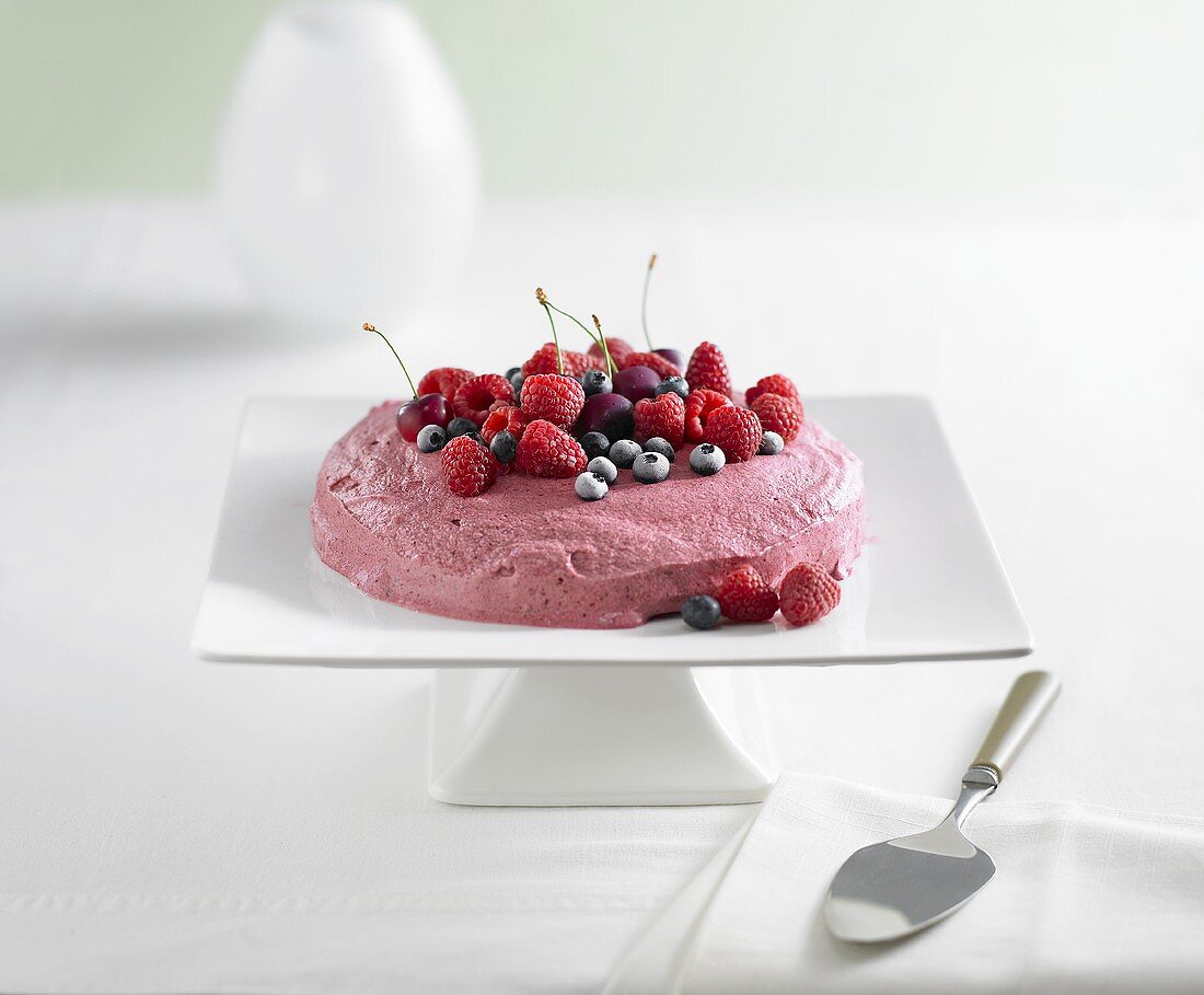 Berry ice cream cake