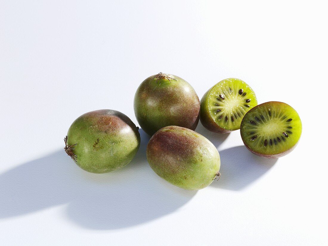 Baby kiwis, whole and halved