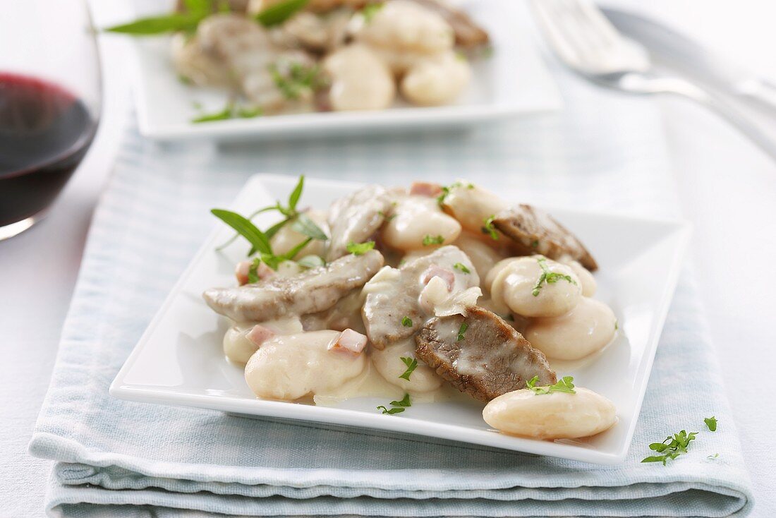 Strips of lamb with white beans