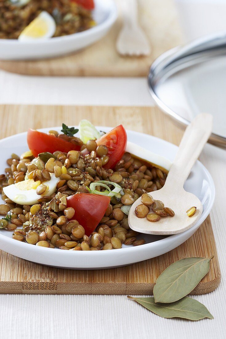 Lentil salad with tomatoes and egg