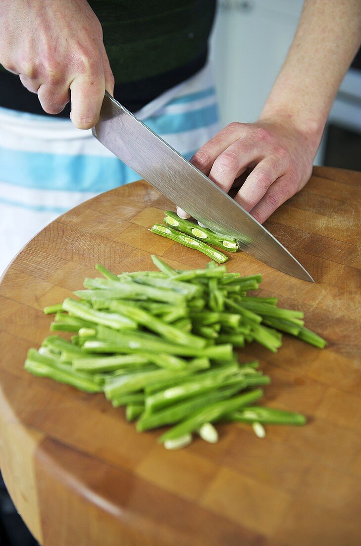 Slicing green beans