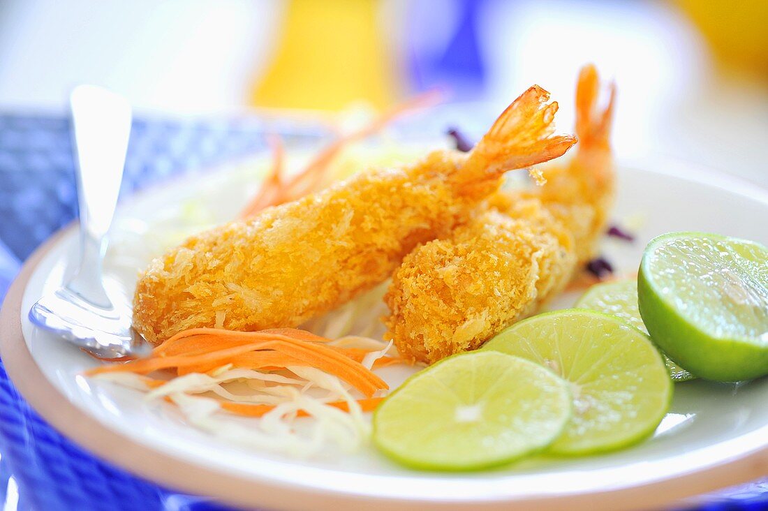 Deep-fried prawns with lime slices