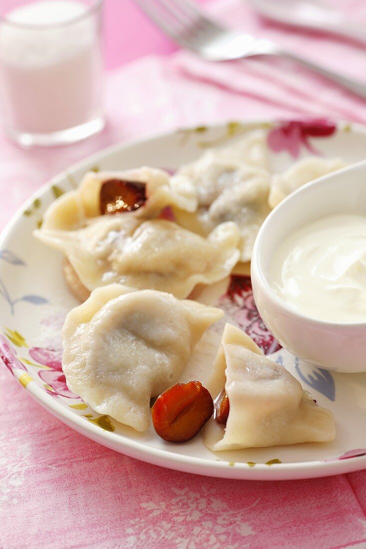 Plum ravioli and cream