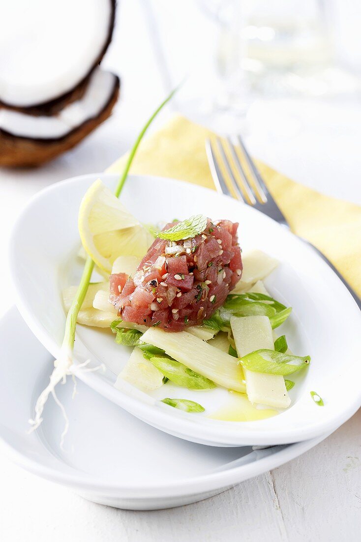 Tuna tartare on asparagus and spring onions