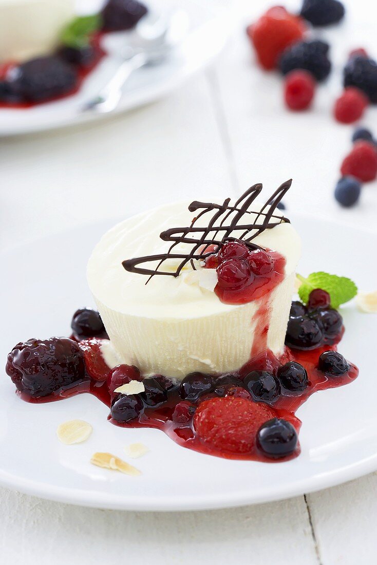 Yoghurt ice cream parfait with berry compote