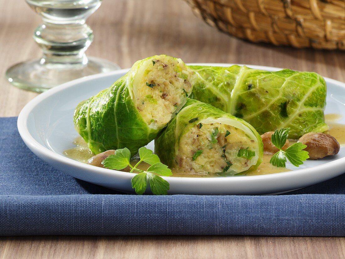 Wirsingrouladen mit vegetarischer Füllung