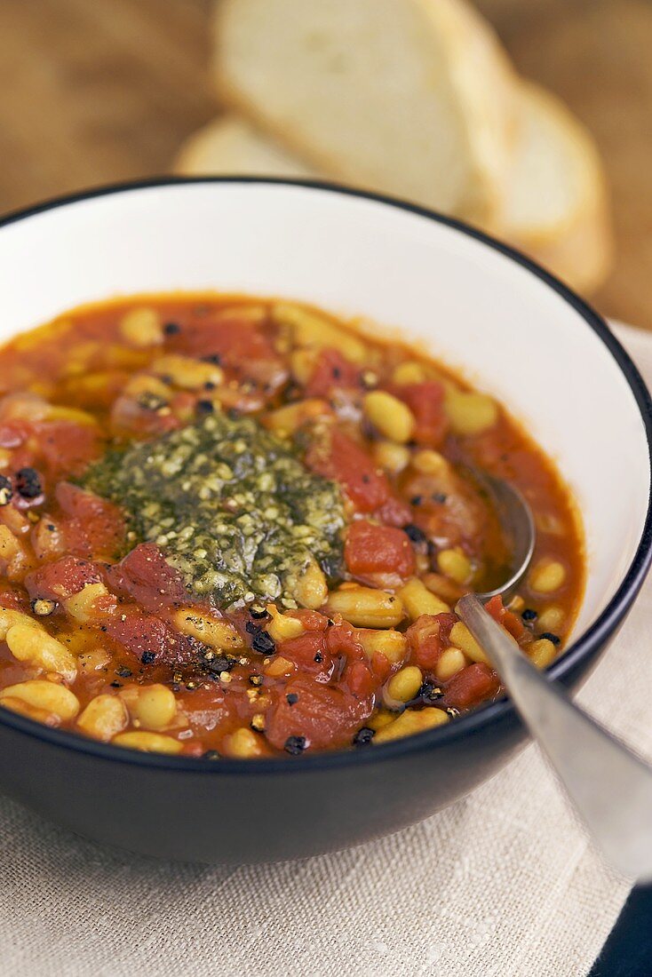 Tomato and flageolet bean soup 327269
